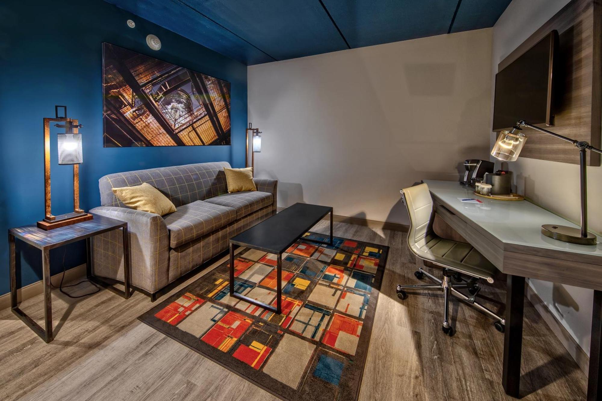 Premium Queen Room with Two Queens and One Sofa Bed,1284213220:JPEG