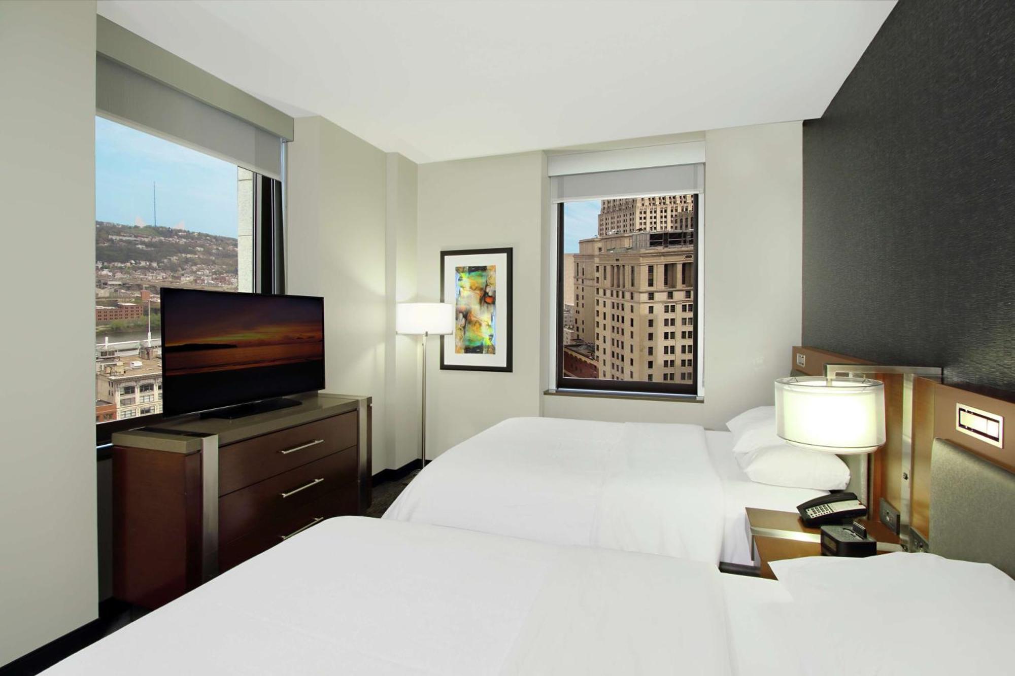 One-Bedroom Queen Suite Two Queen Beds River View Hearing Access