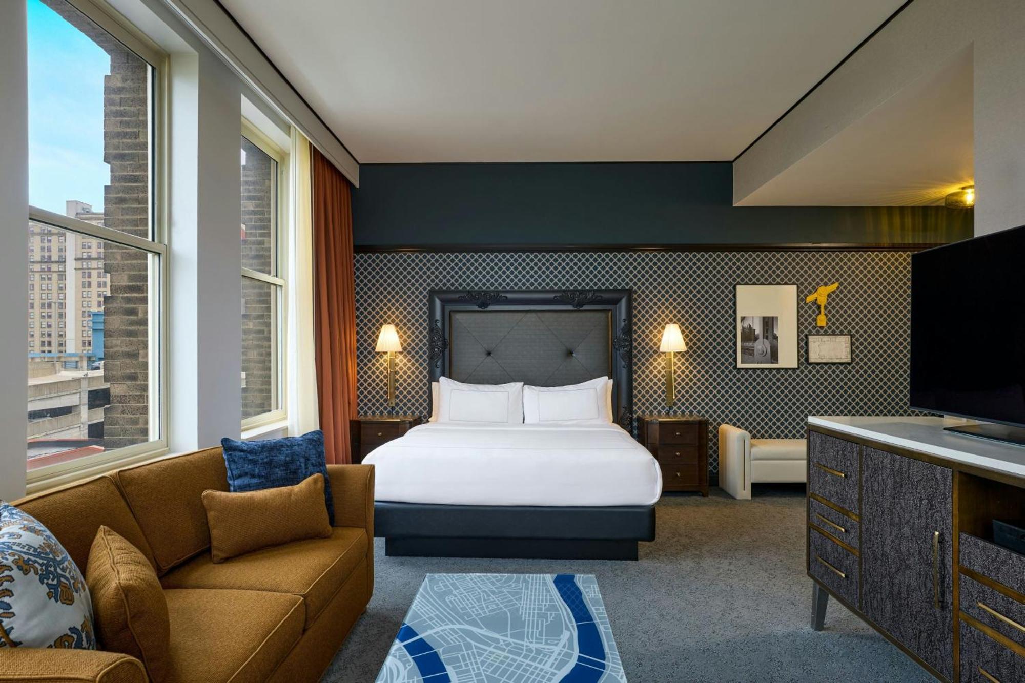 One-Bedroom Corner King Junior Suite with River View