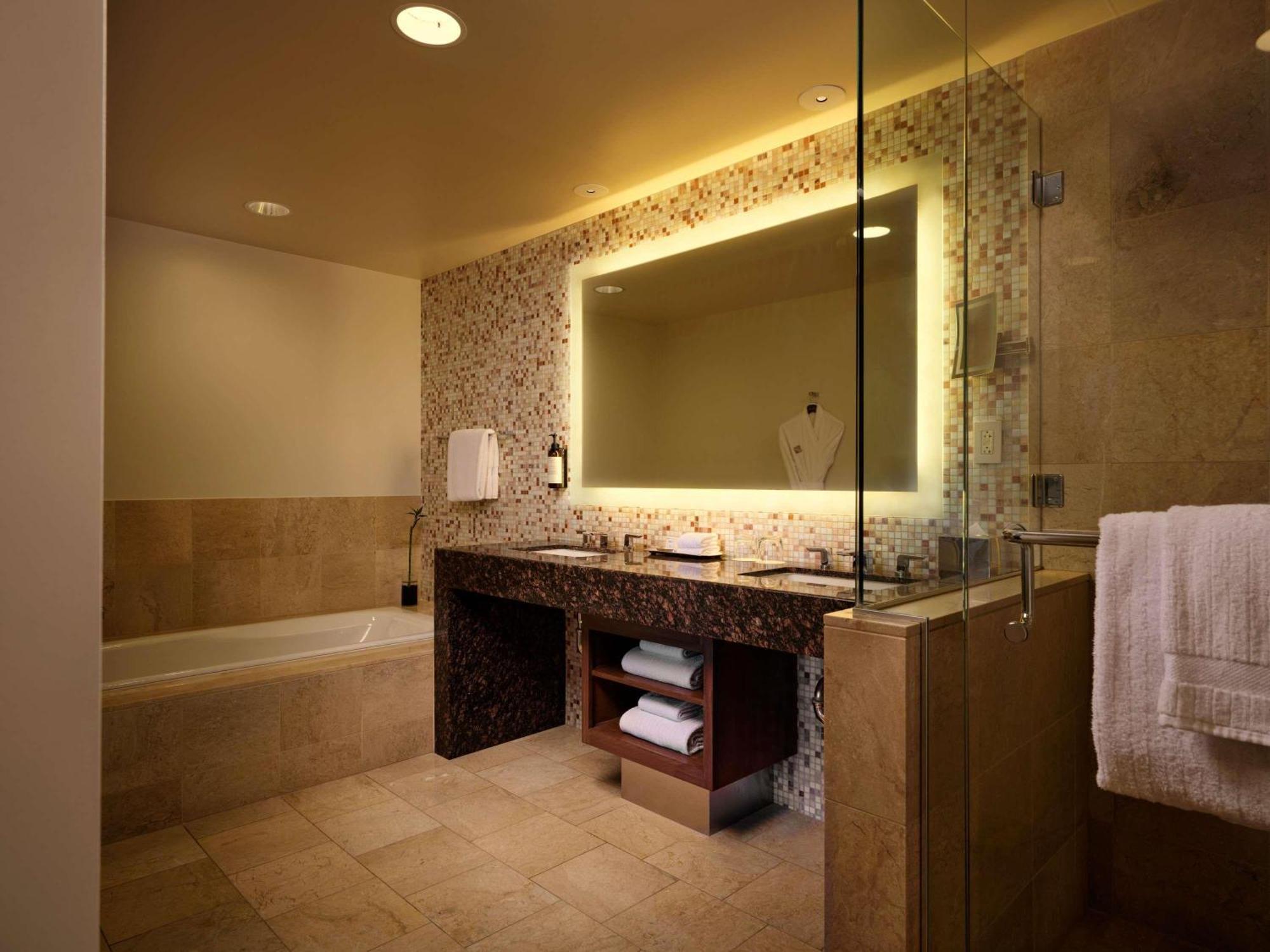 One-Bedroom King Suite