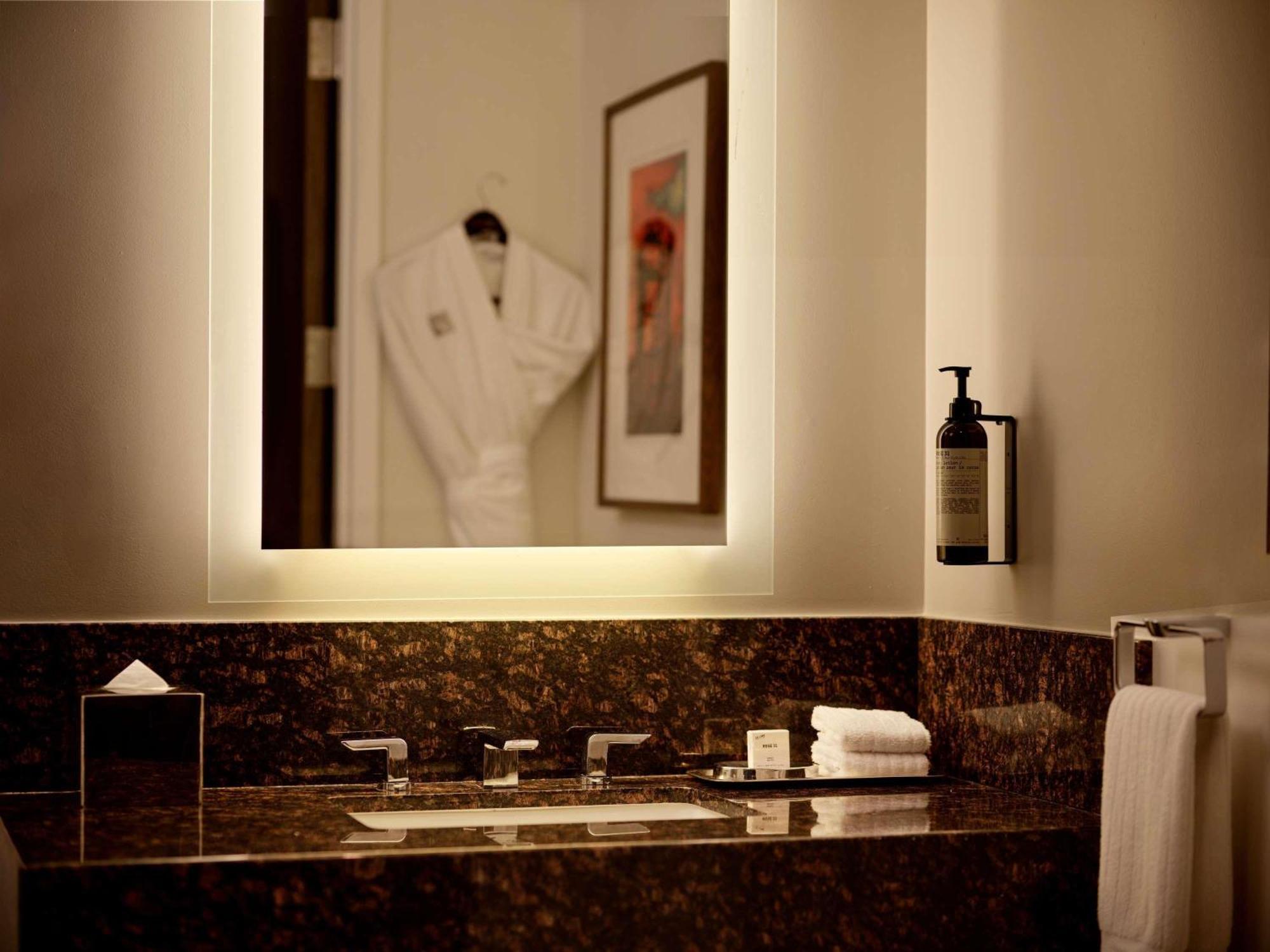 One-Bedroom King Suite