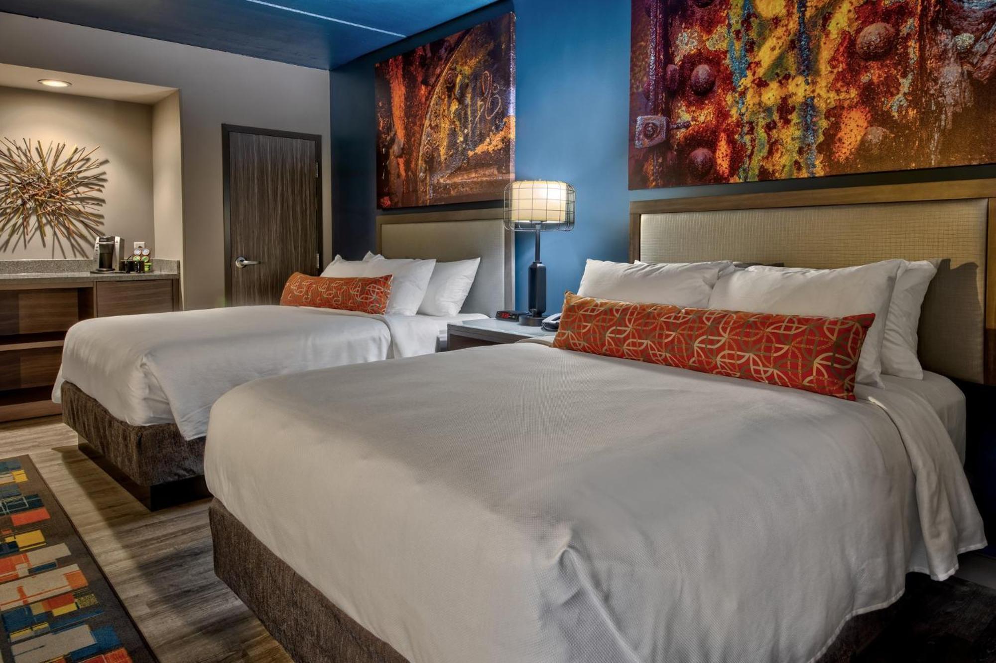 Queen Room Two Queen Beds Hearing Accessible or Non-Smoking