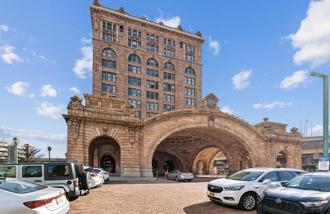 Placemakr Downtown Pittsburgh At The Pennsylvanian-1